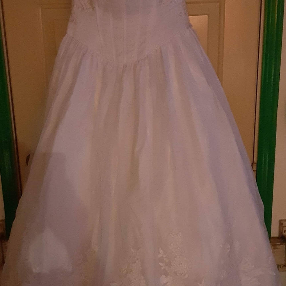 Hand beaded Wedding Dress👗
